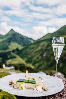 Balance mit Helene Yoga Retreats Reise ins Hotel Alpenstern in Damüls Geniessen mit Bergsicht Essen
